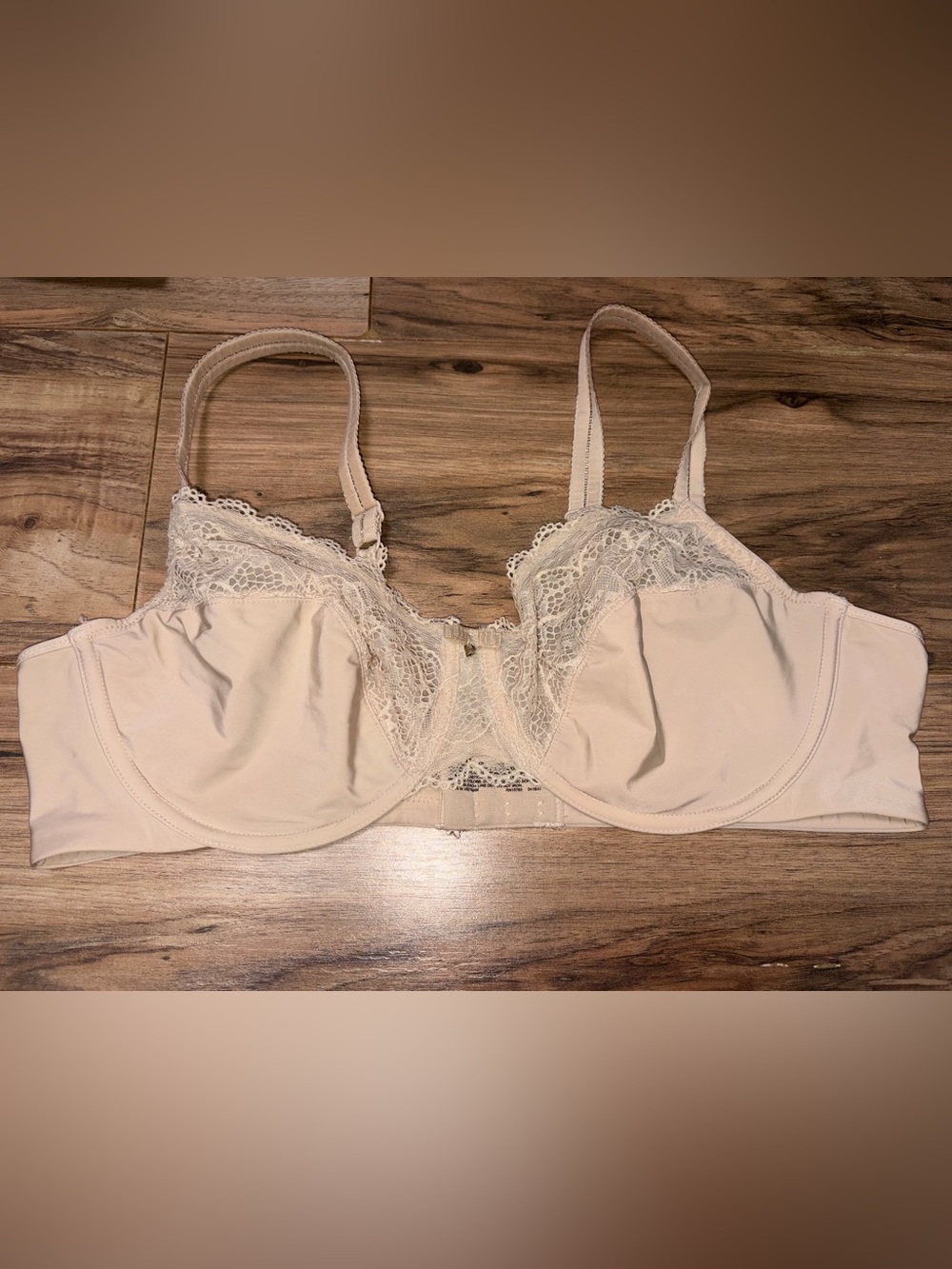 Bali Back Smoothing Bra 42C Underwire Unlined Beige Lace Trim Adjustable